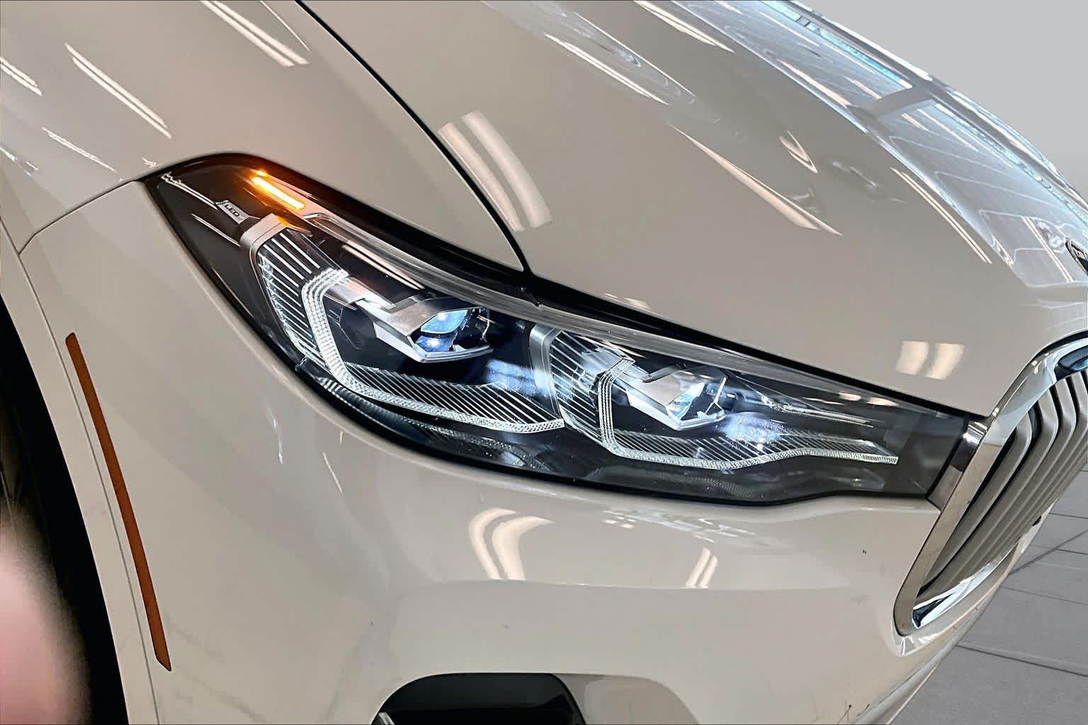Used 2021 BMW X7 xDrive40i w/ Premium Package 2 AWD/4WD image 25