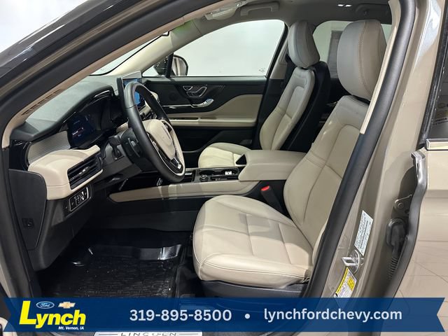 Used 2025 Lincoln Corsair AWD image 6