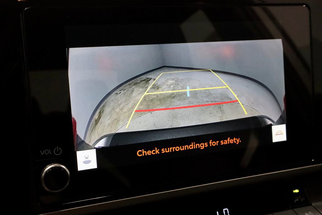 Used 2025 Toyota Camry SE image 2