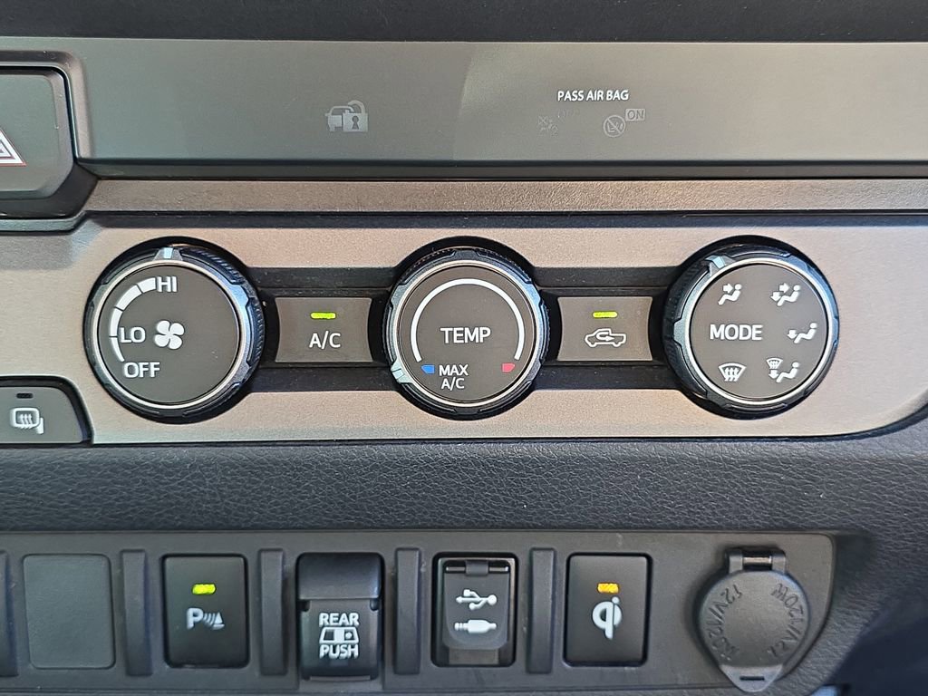 Used 2019 Toyota Tacoma TRD Off-Road w/ Technology Package AWD/4WD image 25
