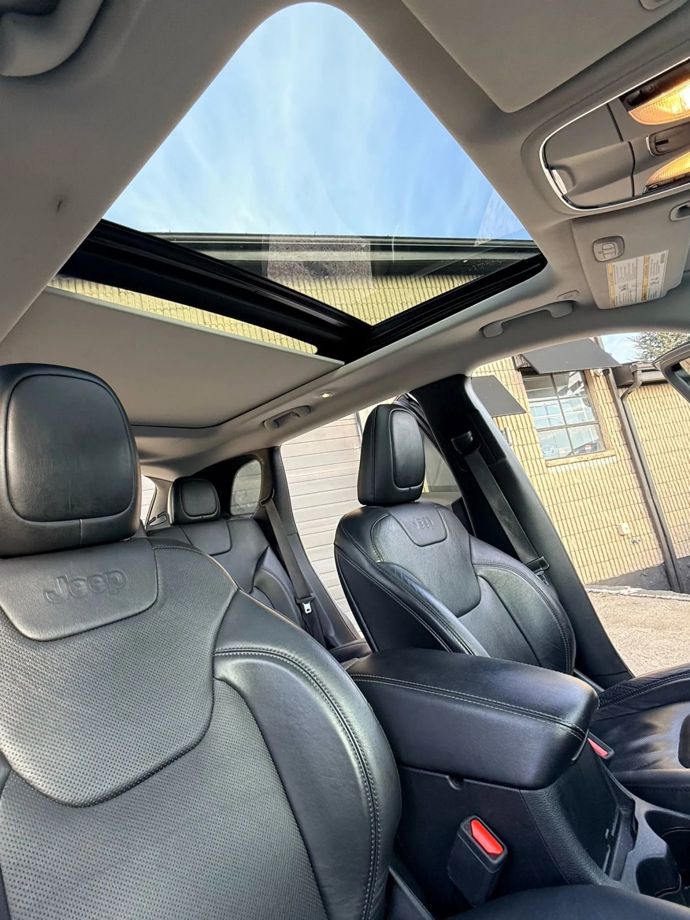 Used 2020 Jeep Cherokee Limited image 28