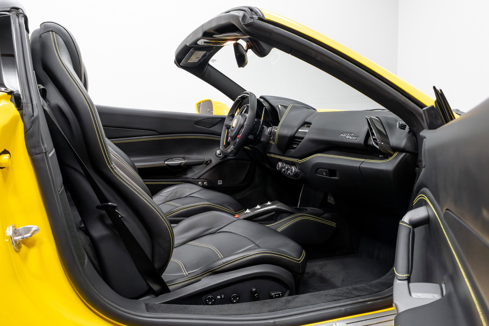 Used 2017 Ferrari 488 Spider image 33