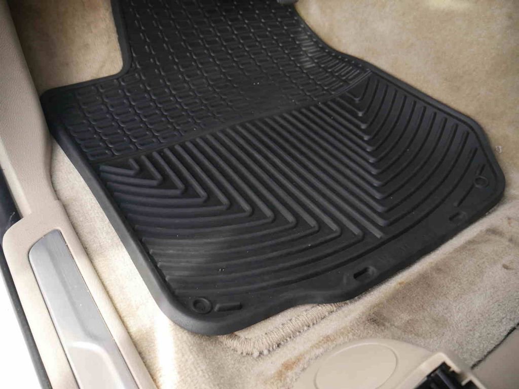 Used 2017 Jeep Grand Cherokee Overland w/ Jeep Active Safety Group image 32