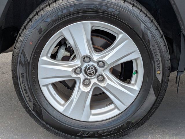 Used 2021 Toyota RAV4 XLE FWD image 13