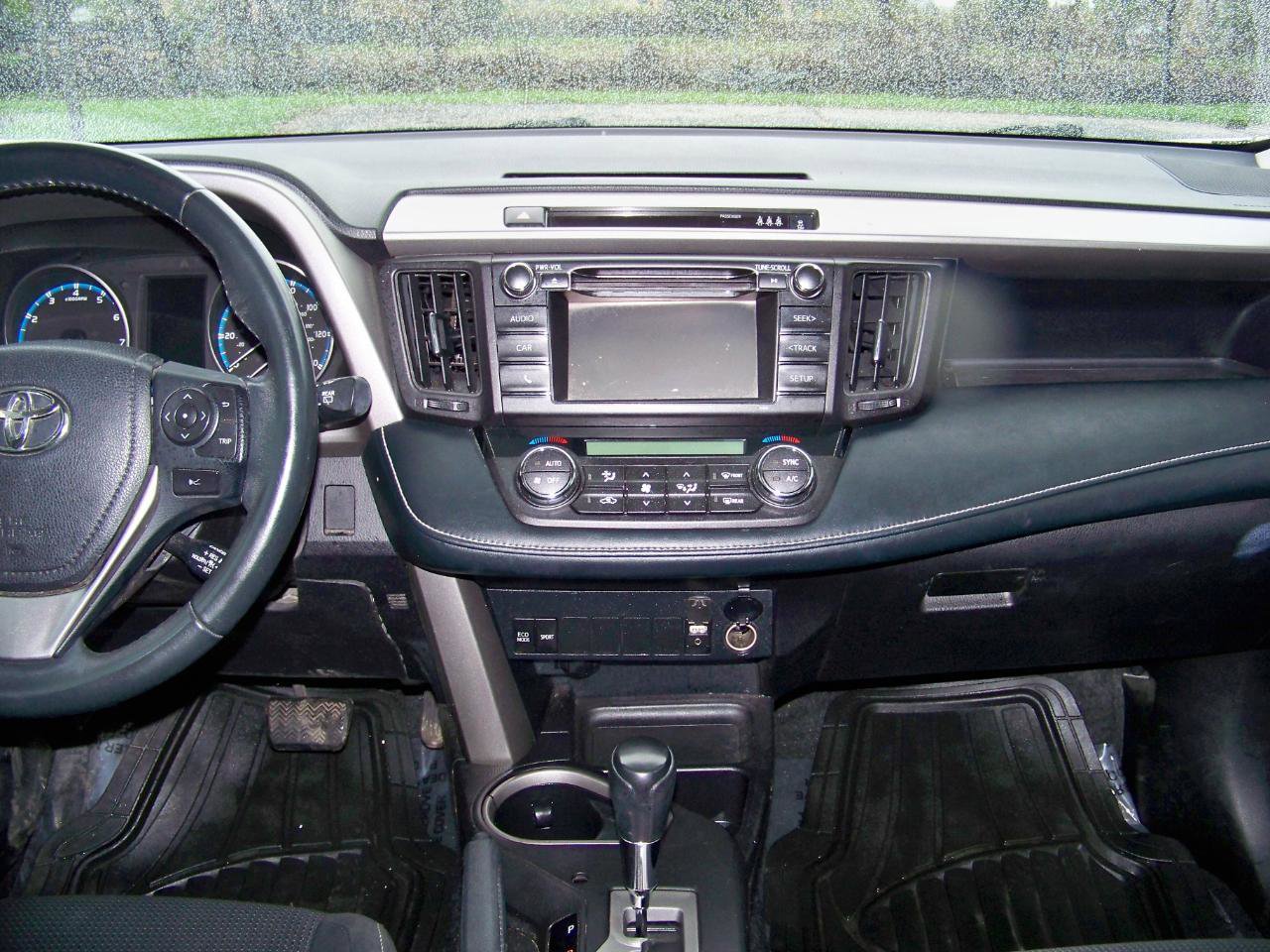 Used 2018 Toyota RAV4 XLE image 40