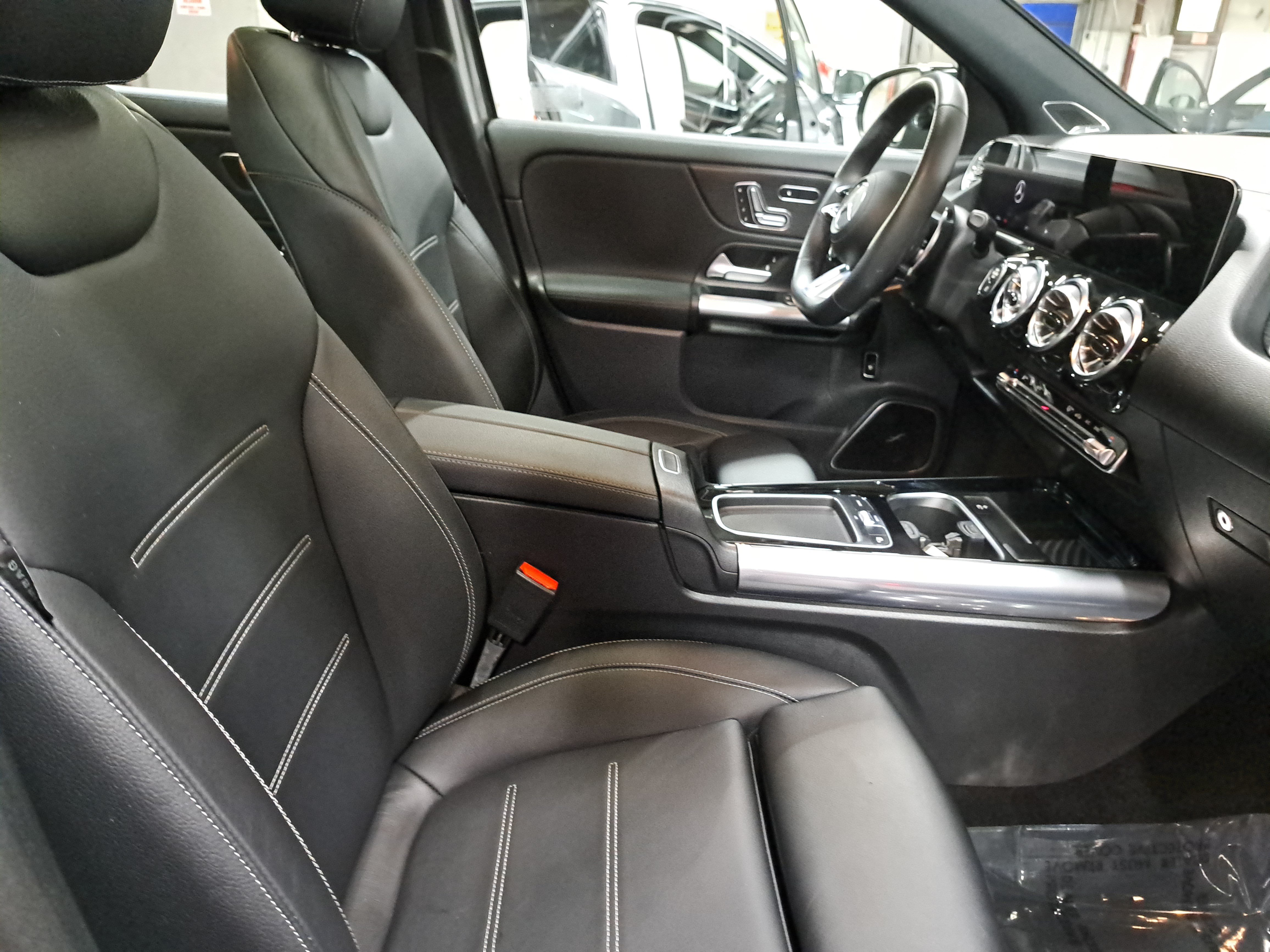Certified 2025 Mercedes-Benz GLA 35 AMG 4MATIC image 11