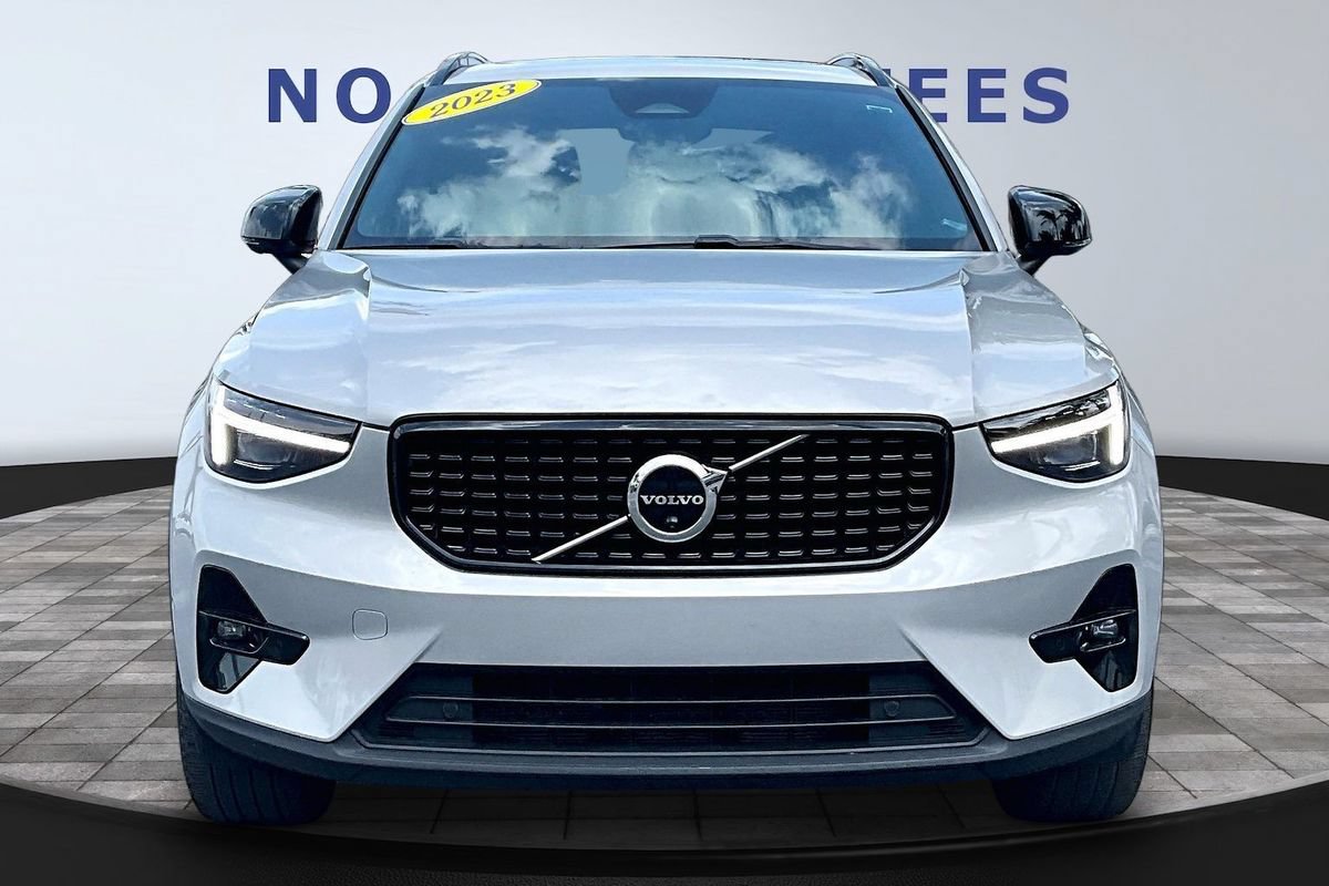 Used 2023 Volvo XC40 B4 Ultimate w/ Protection Package Premier FWD image 2