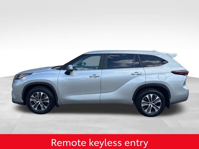 Used 2024 Toyota Highlander XLE FWD image 6