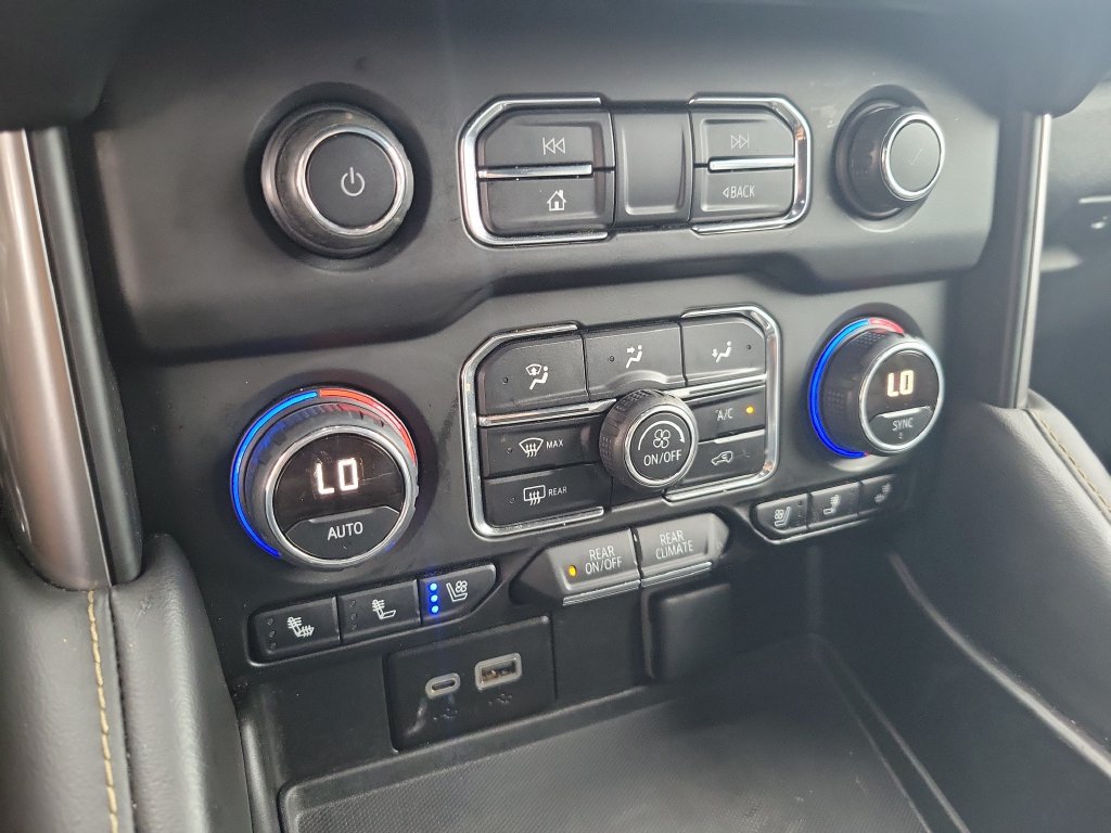 Used 2024 Chevrolet Suburban Premier AWD/4WD image 36
