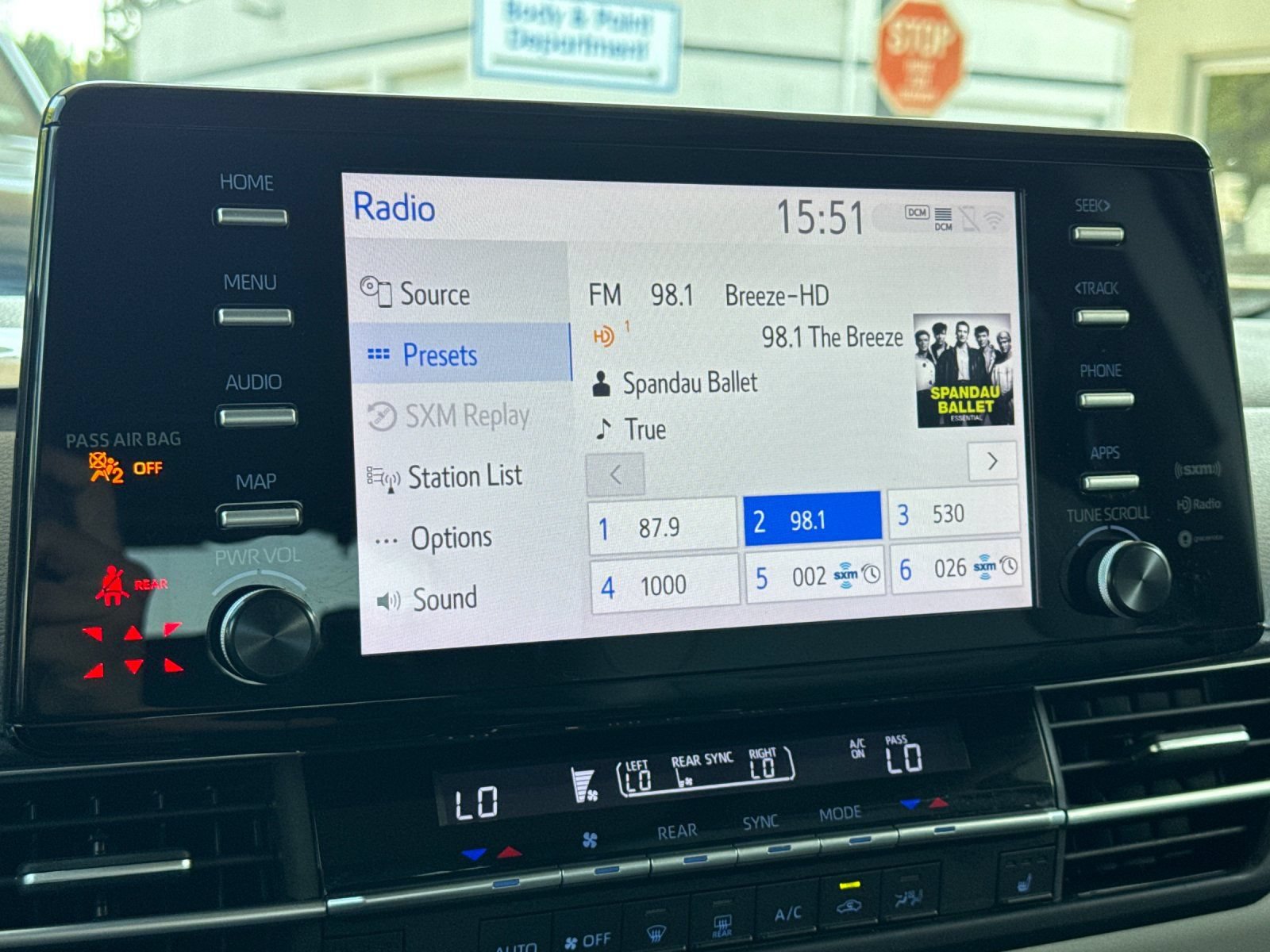 Used 2022 Toyota Sienna XLE FWD image 19