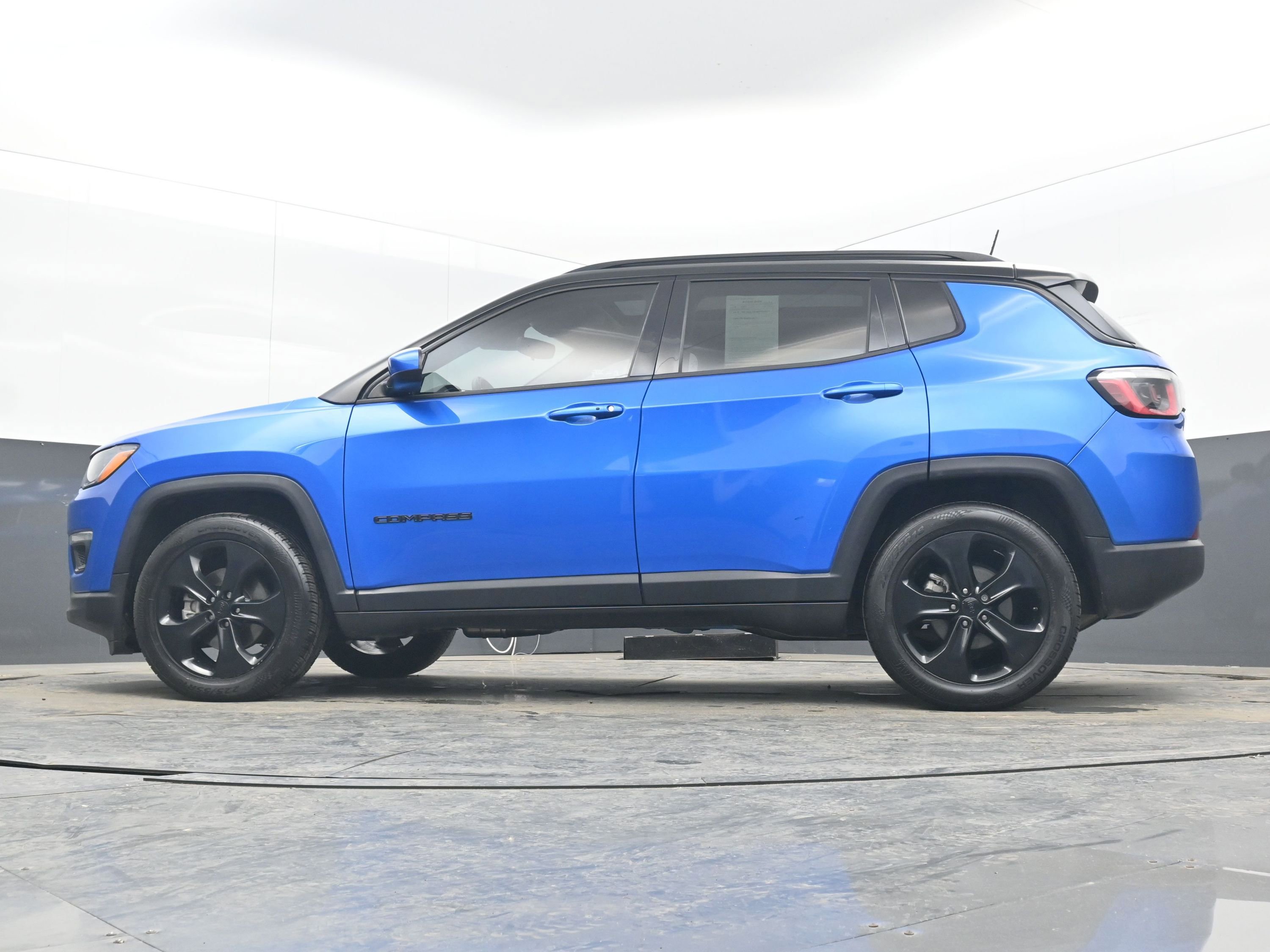Used 2020 Jeep Compass Latitude image 27