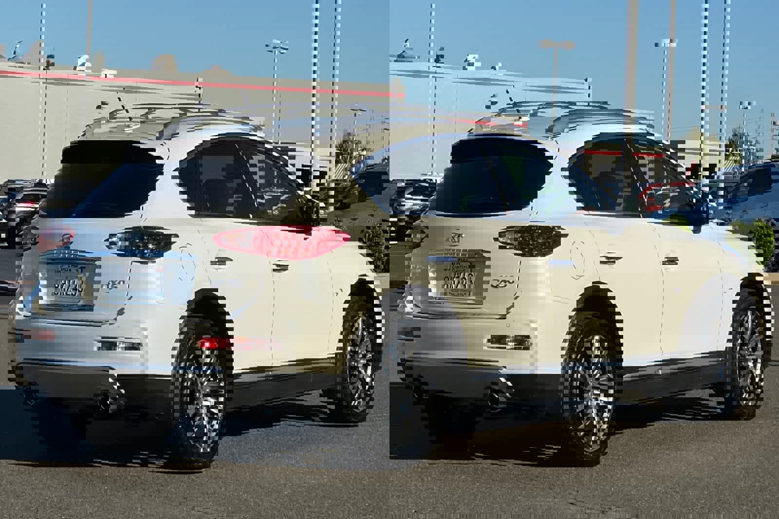 Used 2016 INFINITI QX50 2WD w/ Deluxe Touring Package image 2