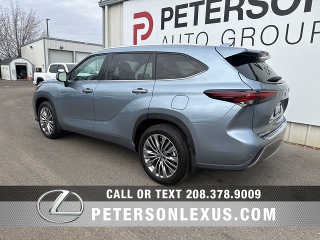 Used 2024 Toyota Highlander Platinum image 5