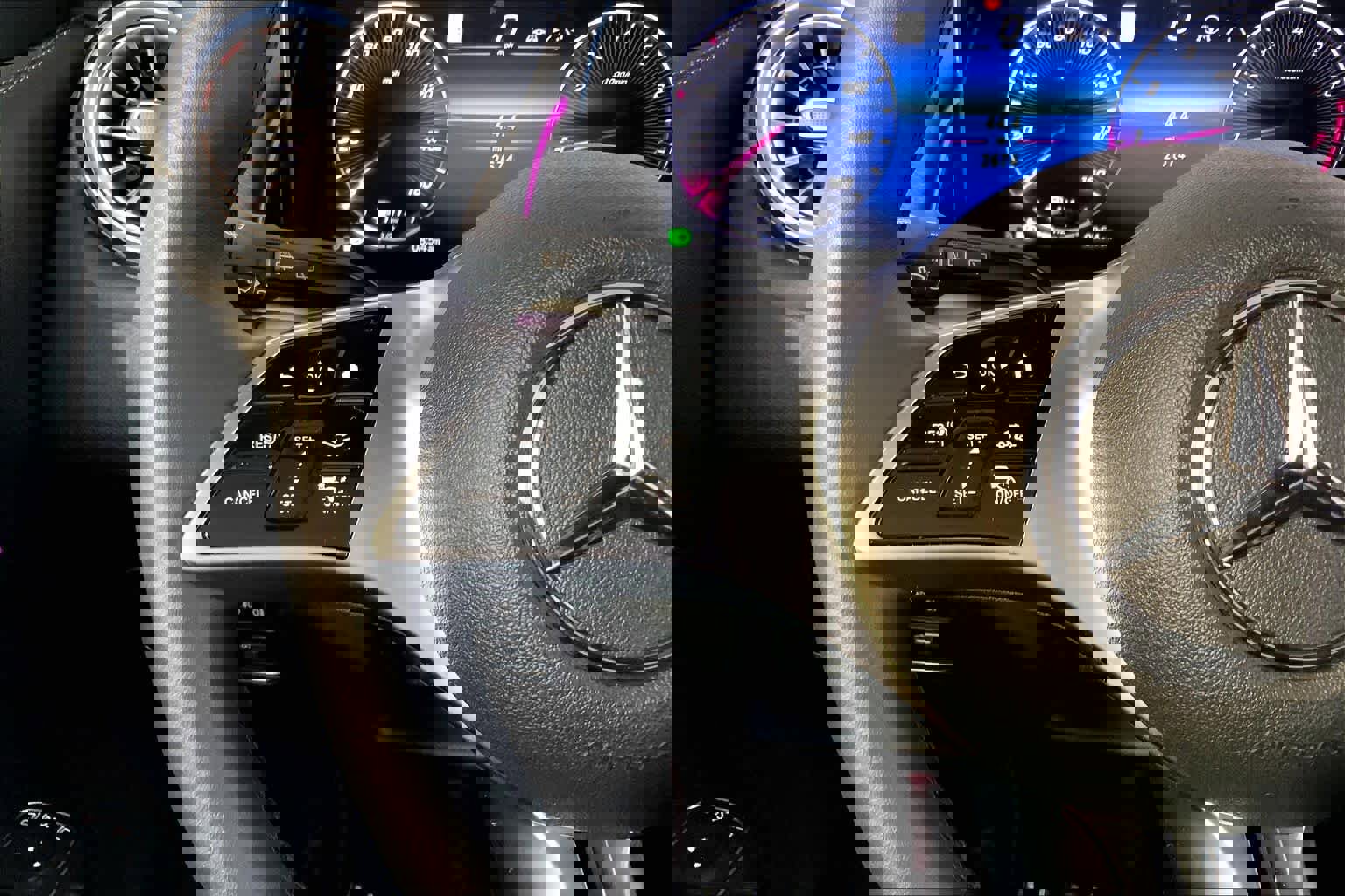 Used 2024 Mercedes-Benz GLB 250 4MATIC image 24