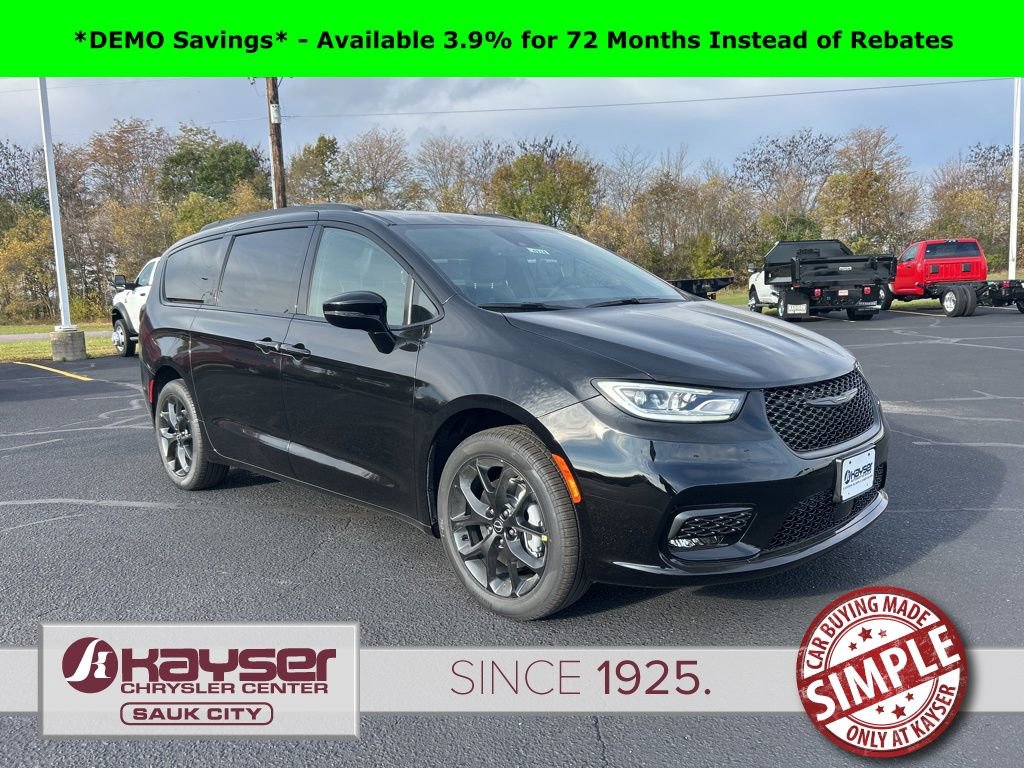 New 2026 Chrysler Pacifica Limited w/ S Appearance Package