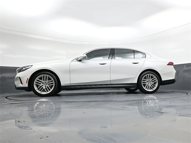 Used 2024 BMW 530i w/ Convenience Package image 29