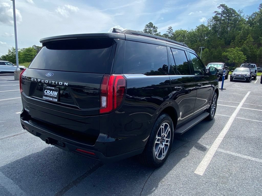 Used 2025 Ford Expedition Active AWD/4WD image 7