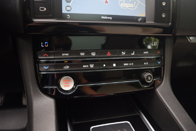 Used 2018 Jaguar F-PACE Premium AWD/4WD image 11