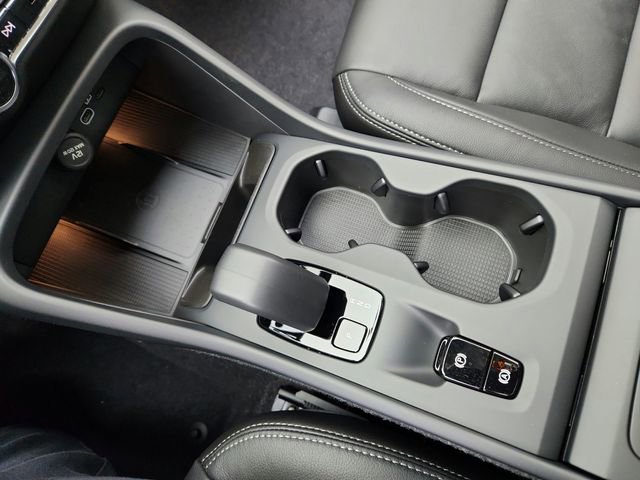 New 2025 Volvo XC40 B5 Core w/ Protection Package Premier image 30