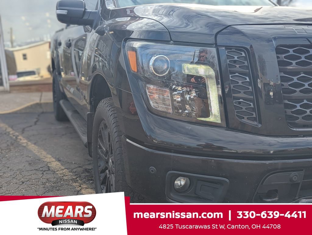 Used 2019 Nissan Titan SL w/ Midnight Edition image 4