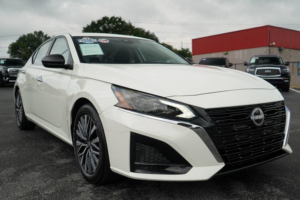 Used 2025 Nissan Altima 2.5 SV FWD image 37