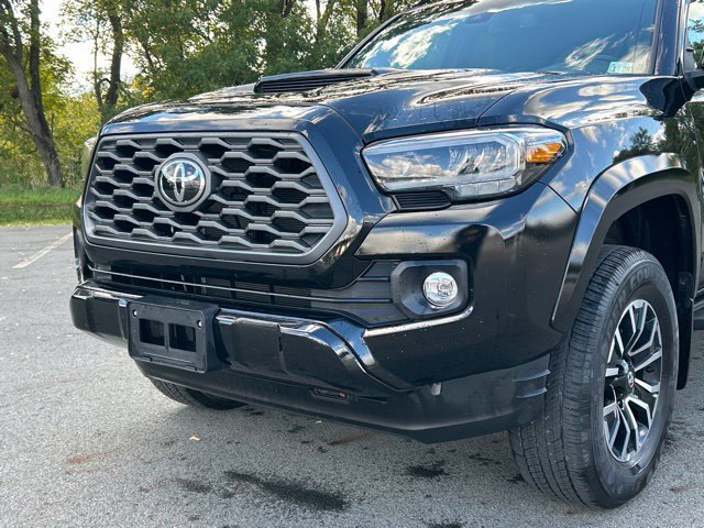 Used 2023 Toyota Tacoma TRD Sport w/ Black Out Package (TMS) AWD/4WD image 9