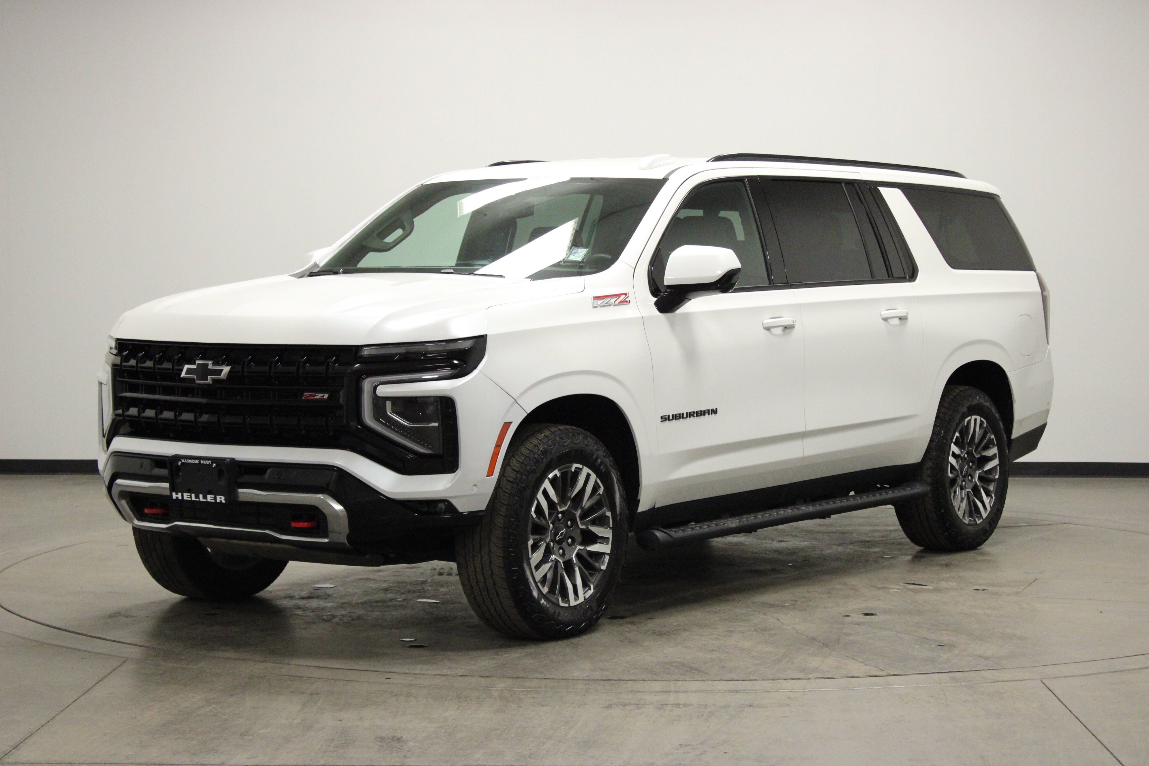 Used 2025 Chevrolet Suburban Z71 AWD/4WD image 4