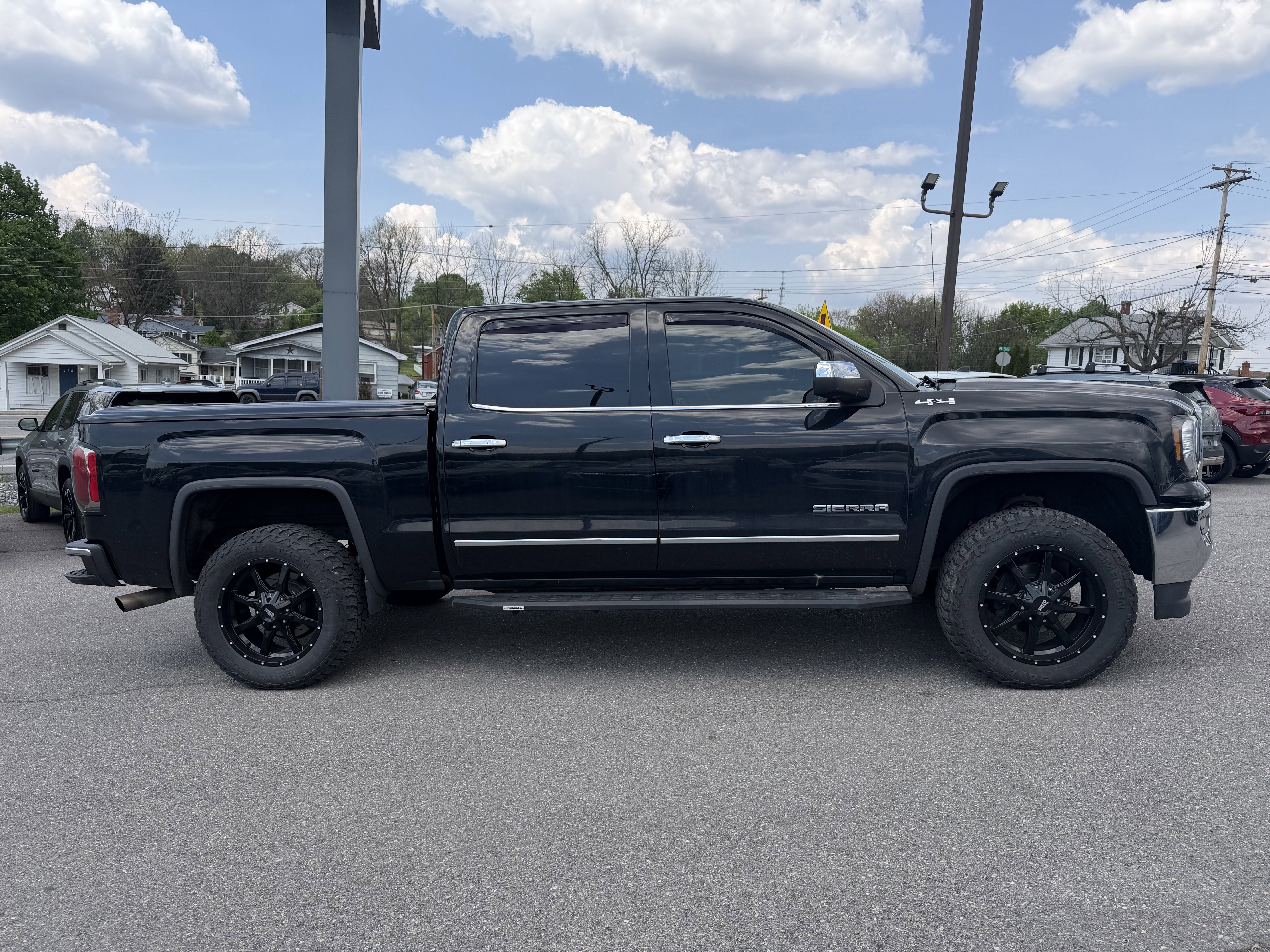 Used 2018 GMC Sierra 1500 SLT AWD/4WD image 3