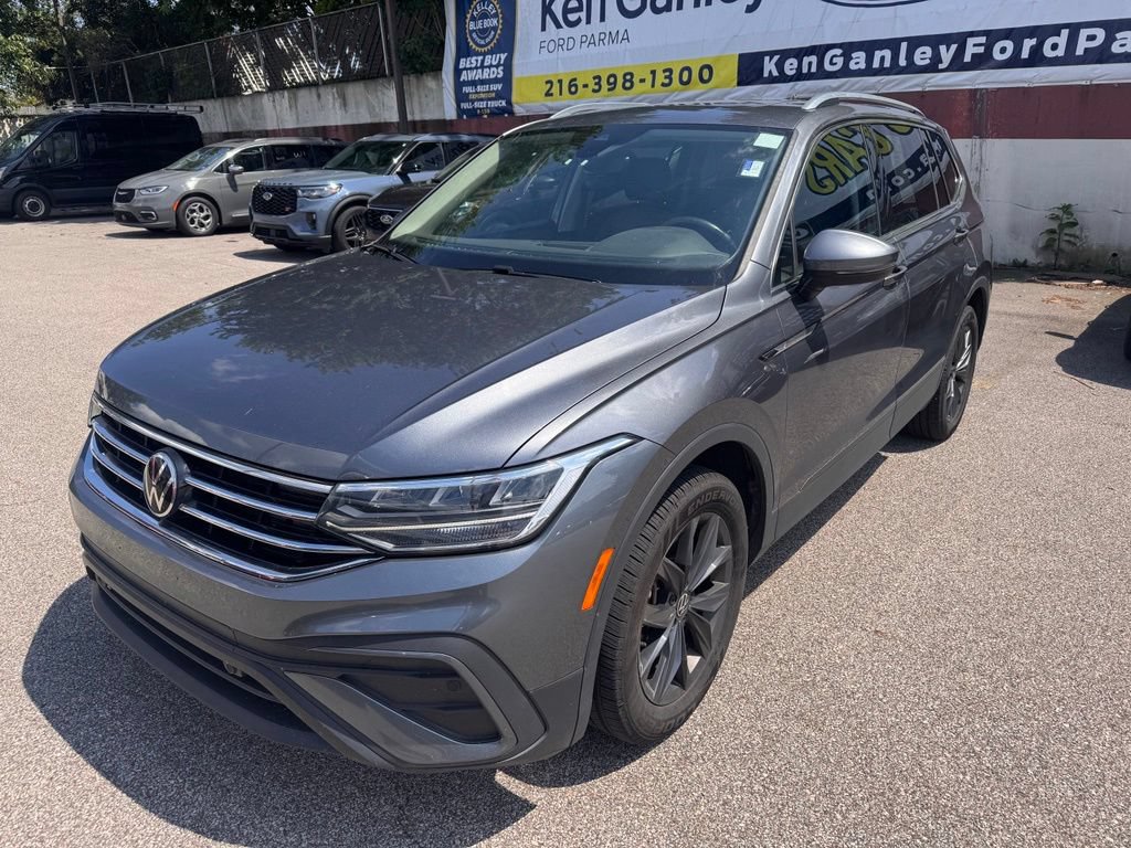 Used 2022 Volkswagen Tiguan SE AWD/4WD image 1