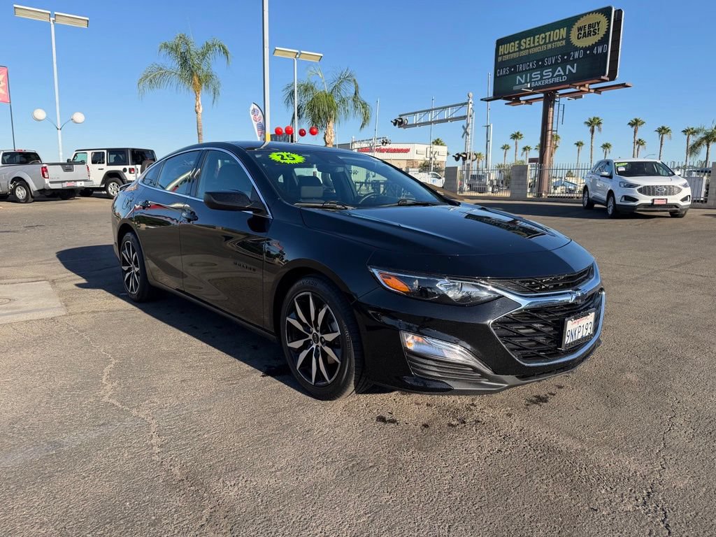 Used 2025 Chevrolet Malibu RS FWD image 1