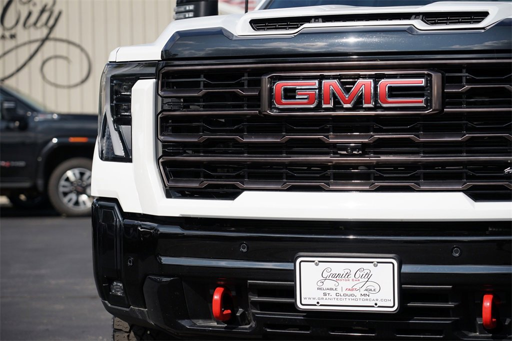 Used 2025 GMC Sierra 2500 AT4X image 9