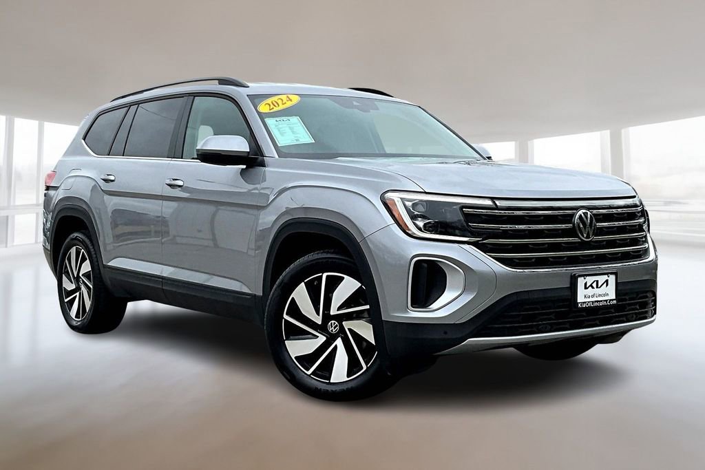 Used 2024 Volkswagen Atlas SE image 3