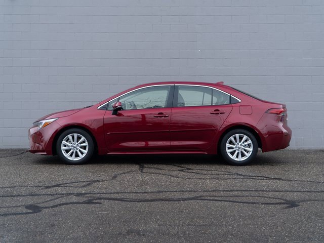 Used 2025 Toyota Corolla XLE video 2