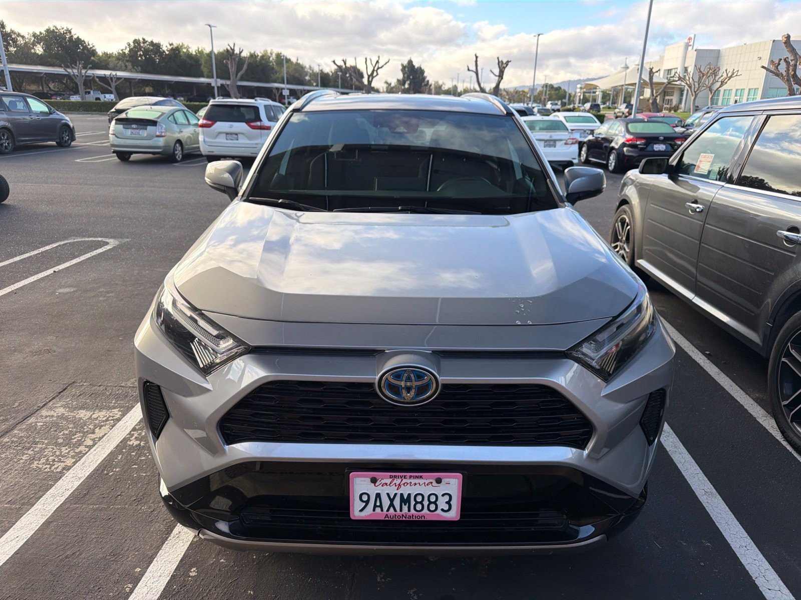 Used 2022 Toyota RAV4 SE w/ Convenience Package AWD/4WD image 3