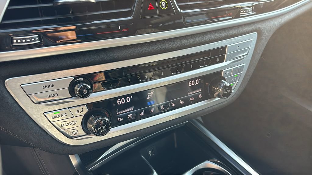 Used 2019 BMW 750i xDrive w/ Autobahn Package AWD/4WD image 21