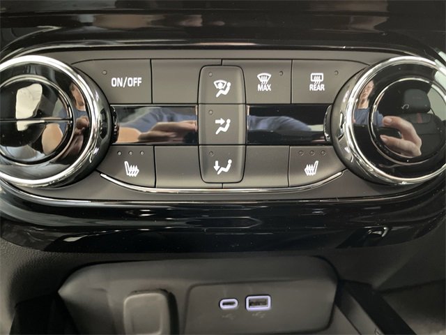 New 2025 Chevrolet Trax RS w/ Sunroof Package image 29