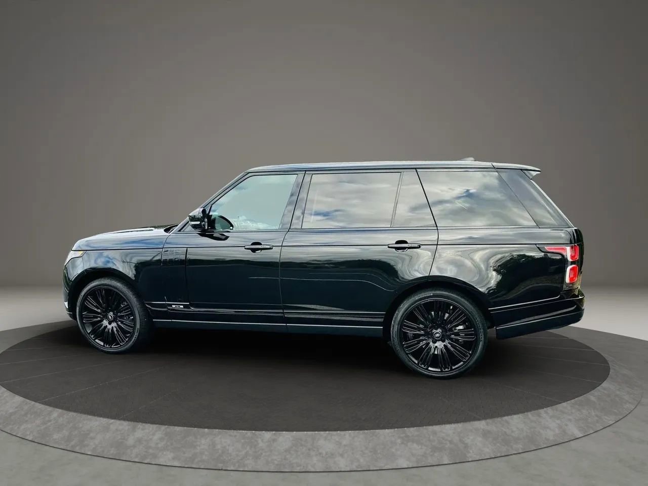 Used 2018 Land Rover Range Rover Long Wheelbase Supercharged AWD/4WD image 7