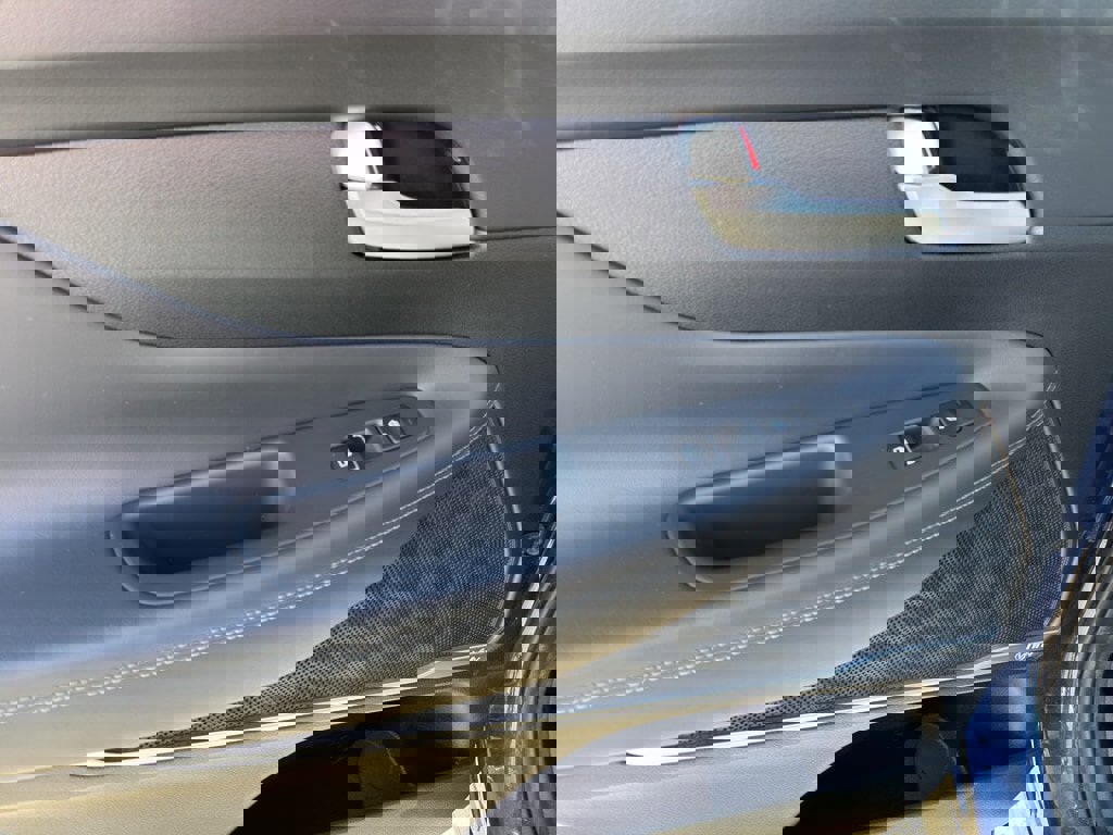 Used 2020 Hyundai Santa Fe Limited w/ Cargo Package image 16