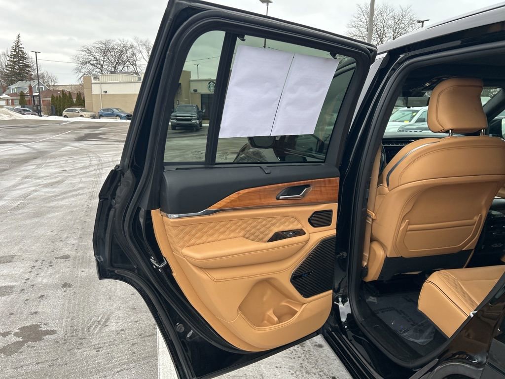 Used 2022 Jeep Grand Cherokee Summit image 16