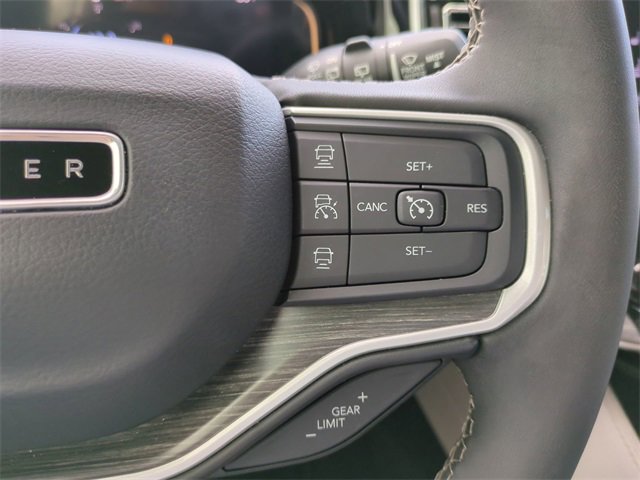 Used 2023 Jeep Wagoneer Series III w/ Preferred Equipment Group image 31