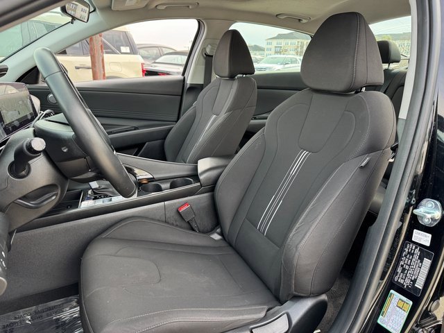 Used 2025 Hyundai Elantra SEL image 14