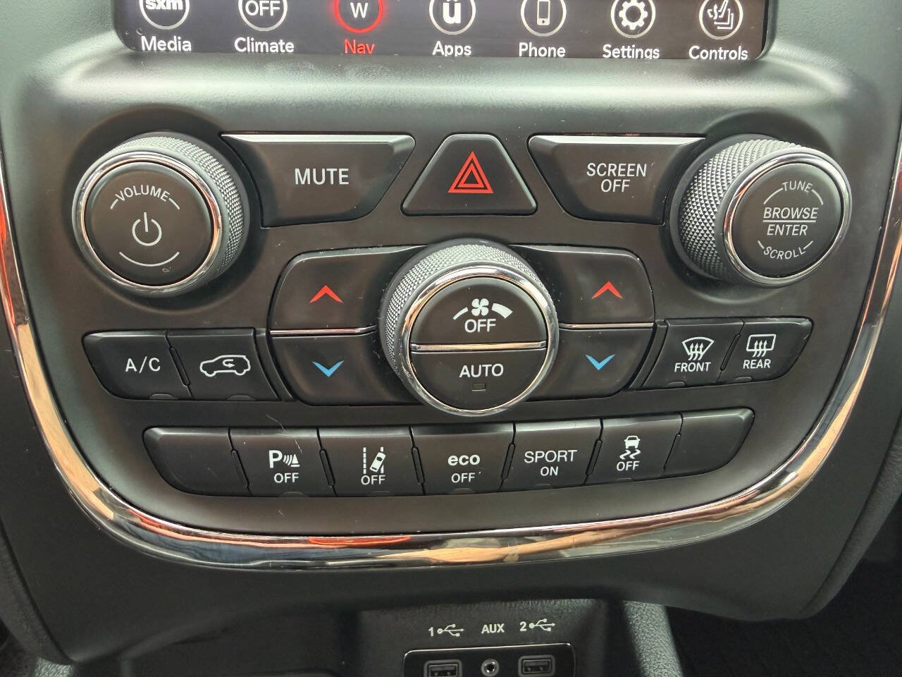 Used 2018 Dodge Durango R/T w/ Technology Group AWD/4WD image 32