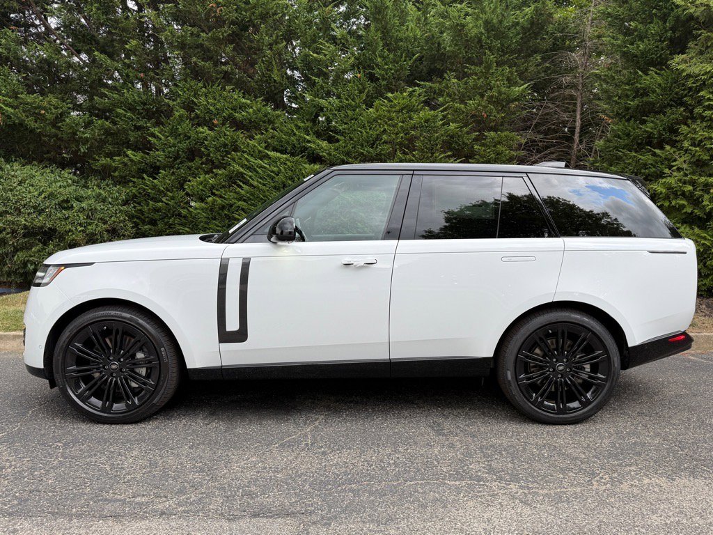 New 2025 Land Rover Range Rover SE image 2