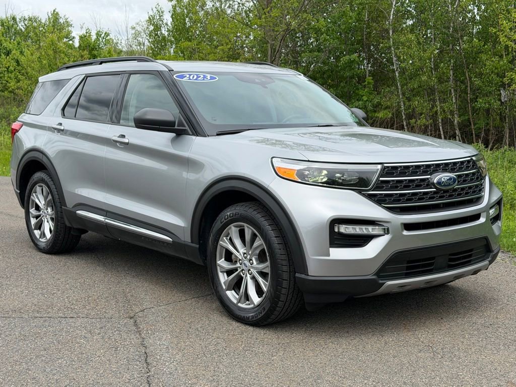 Used 2023 Ford Explorer XLT w/ Equipment Group 202A AWD/4WD image 1