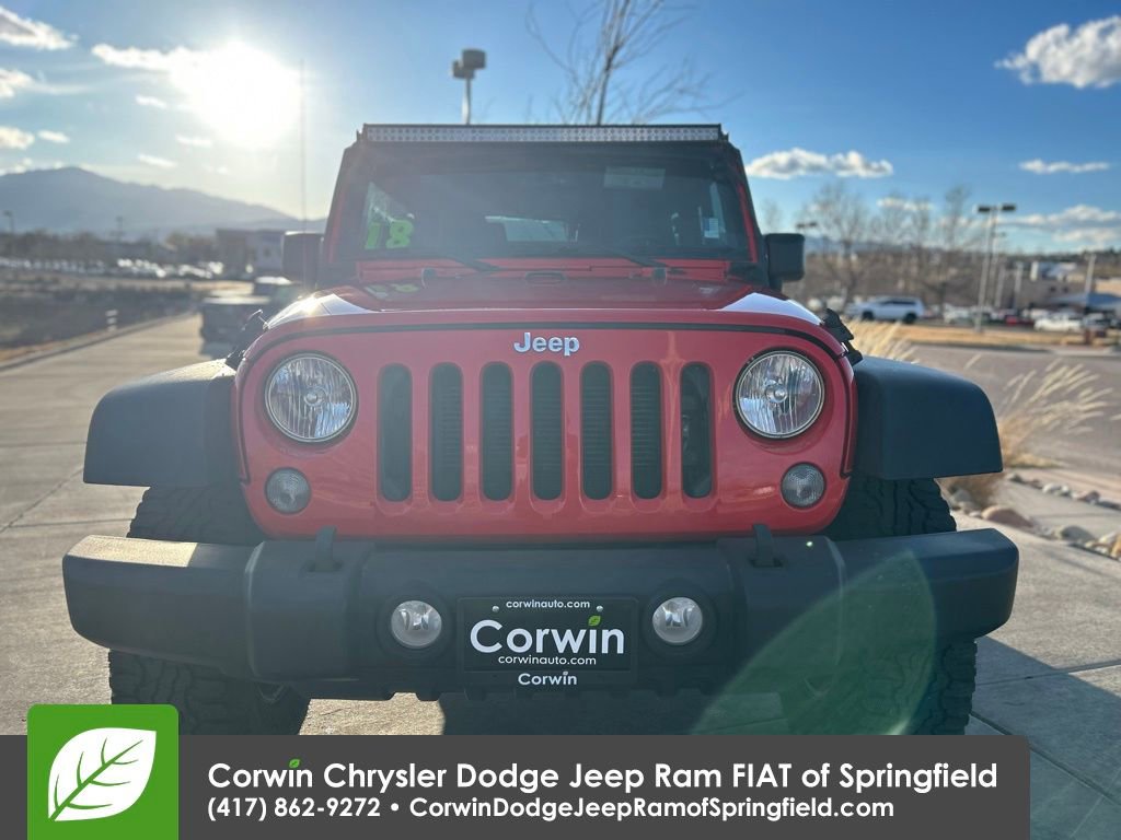 Used 2018 Jeep Wrangler Rubicon w/ Connectivity Group AWD/4WD image 2
