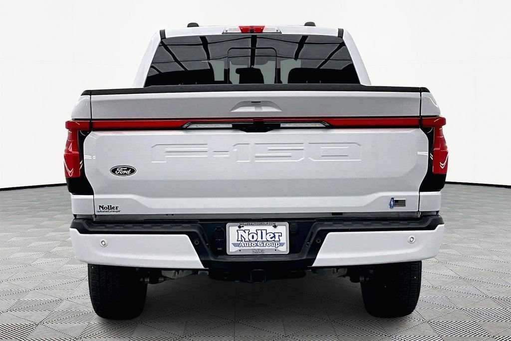 Used 2025 Ford F150 Lightning Lariat image 4