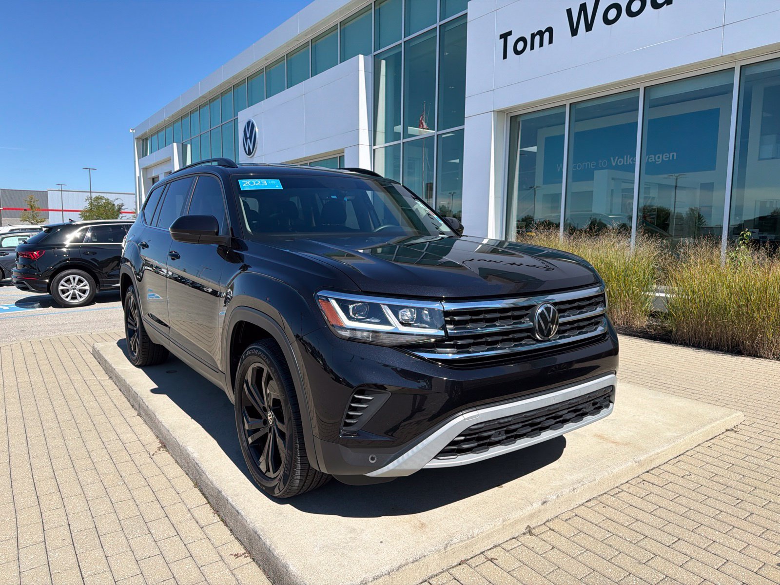 Certified 2023 Volkswagen Atlas SE AWD/4WD image 3
