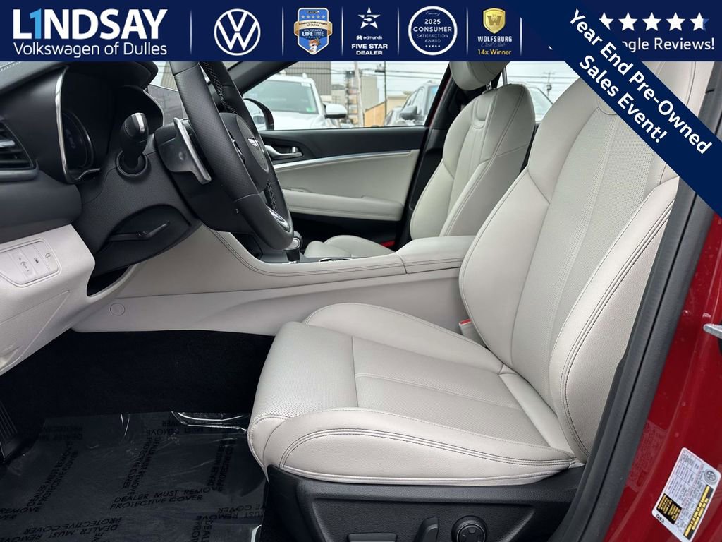 Used 2023 Genesis G70 2.0T image 11