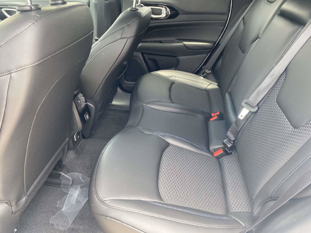 New 2026 Jeep Compass Latitude AWD/4WD image 39