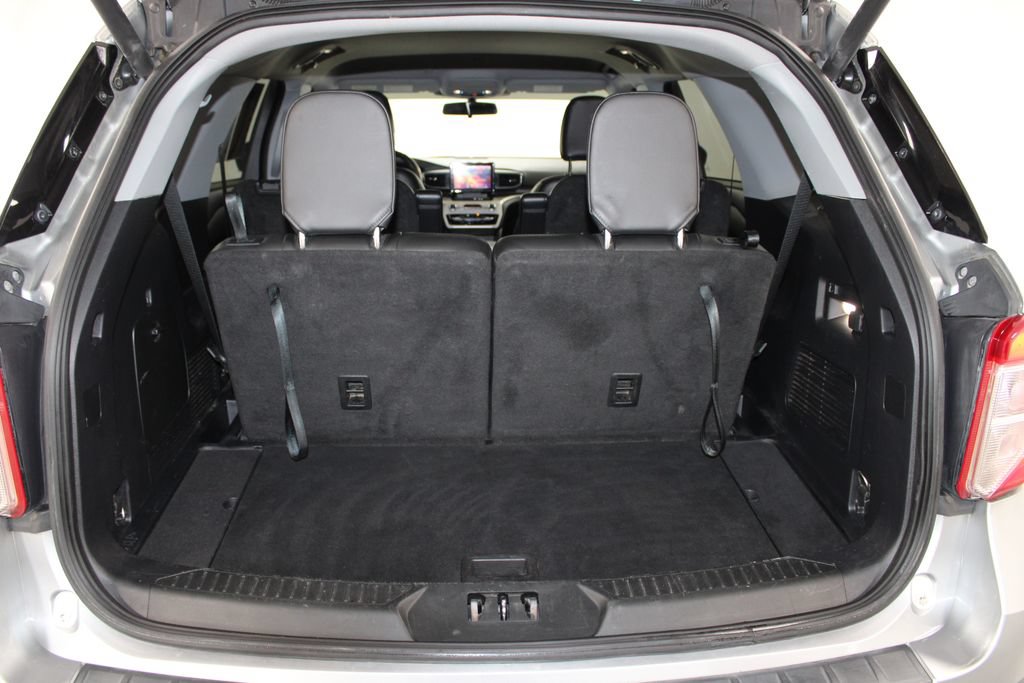 Used 2022 Ford Explorer XLT w/ Equipment Group 202A AWD/4WD image 13